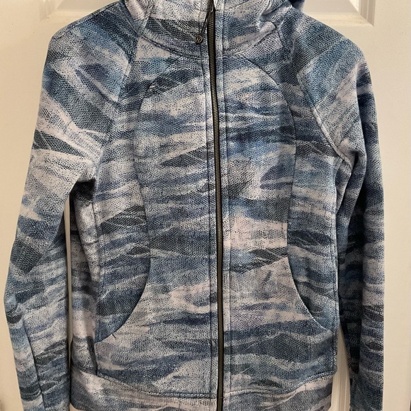 Lululemon Scuba Hoodie - Size 10 - Mesh Scape Multi - Picture 3 of 9